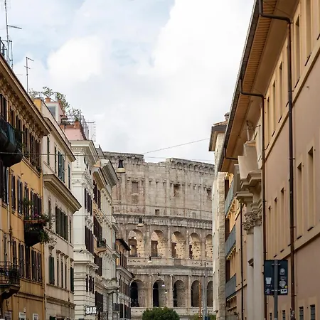 Views Of The Coliseum Apartment Rome