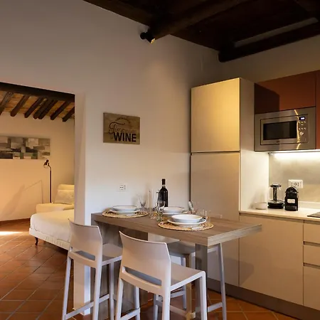 Views Of The Coliseum Apartment *