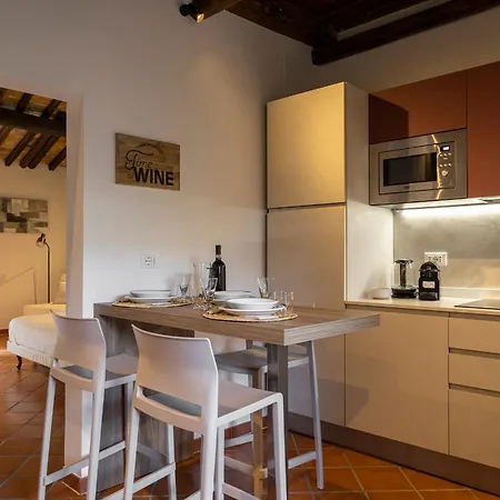 Views Of The Coliseum ローマ