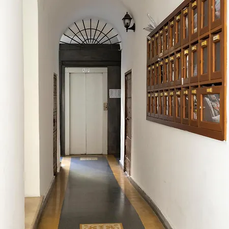 Views Of The Coliseum Apartman