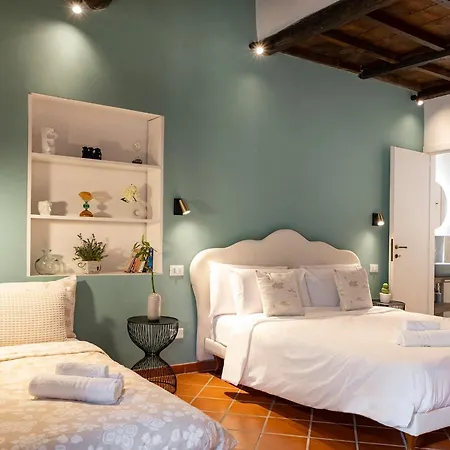 Views Of The Coliseum Apartman *